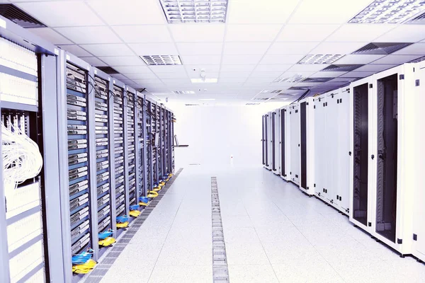Sala Servidor Rede Com Computadores Para Comunicações Digital Internet — Fotografia de Stock