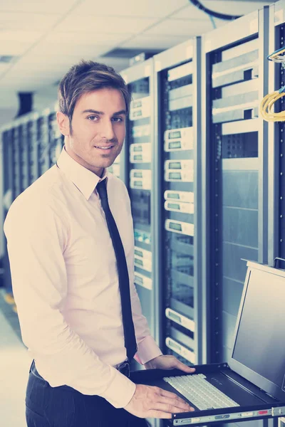 Jovem Bonito Homem Negócios Engeneer Datacenter Servidor Quarto — Fotografia de Stock