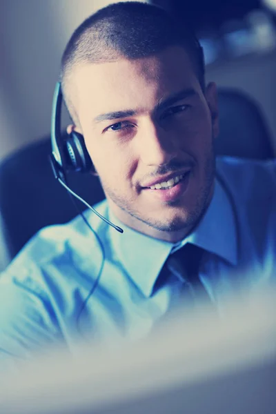 Affärsman Med Ett Headset Porträtt Ljusa Call Center Helpdesk Support — Stockfoto