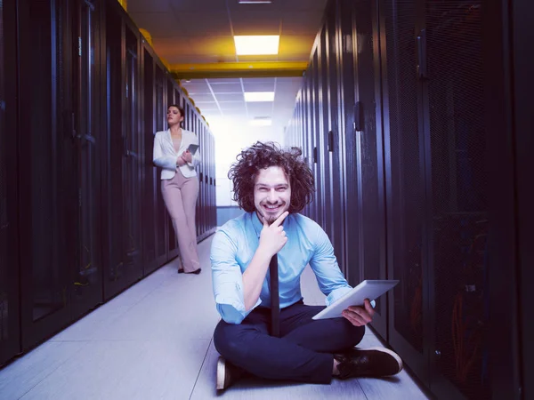 Team Young Technicians Working Together Servers Data Center Using Tablet — Stock Photo, Image