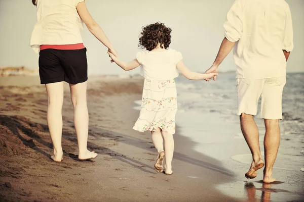 Gelukkig Jong Gezin Veel Plezier Leven Gezonde Levensstijl Het Strand — Stockfoto