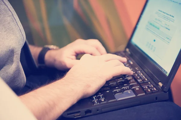 Studenten Bei Workshop Hörvortrag Und Notizen Laptop — Stockfoto