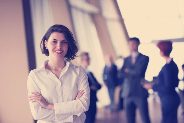 Matando Una Joven Mujer Negocios Frente Equipo Desvaneció Segundo Plano — Foto de Stock