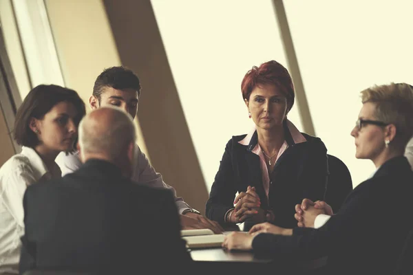 Grupo Personas Negocios Startup Tienen Reunión Interior Oficina Brillante Moderna —  Fotos de Stock