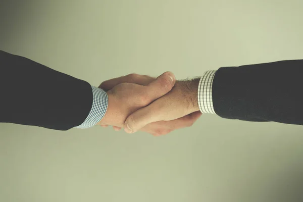 Zakenpartner Shake Hands Meetinig Modern Kantoorgebouw Bovenaanzicht — Stockfoto