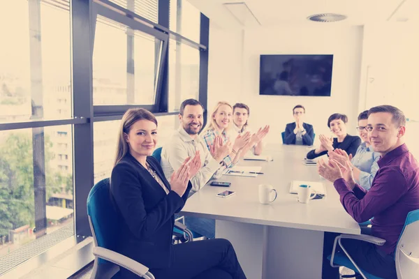 Réunion Équipe Affaires Dans Bureau Démarrage Moderne Branistorming Sur Nouveau — Photo