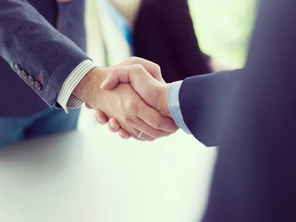 Business Partner Shake Hands Meetinig Nel Moderno Edificio Uffici — Foto Stock