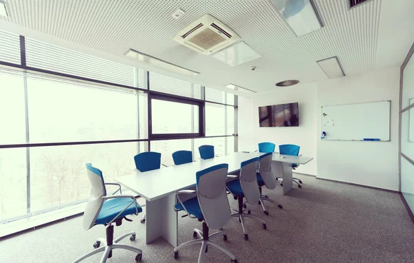 Interior Nova Sala Reunião Escritório Moderno Com Grandes Janelas — Fotografia de Stock