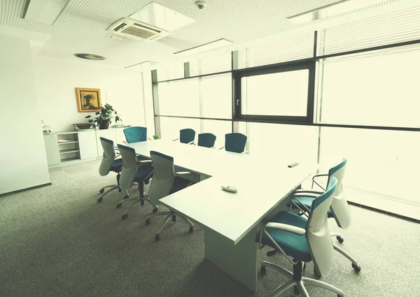 Interior Nova Sala Reunião Escritório Moderno Com Grandes Janelas — Fotografia de Stock