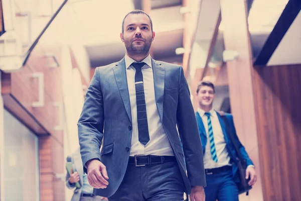 Jong Multi Etnische Zakenmensen Groep Lopen Staande Top Uitzicht — Stockfoto