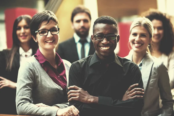 Junge Multiethnische Geschäftsleute Gehen Stehend Und Von Oben — Stockfoto