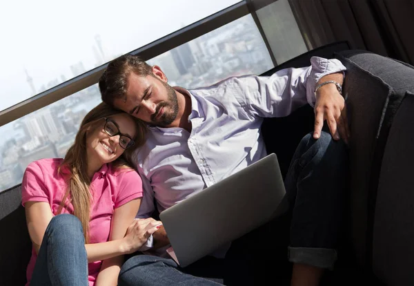 Couple relaxing at  home using laptop computers — Stock Photo, Image