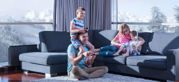 Família Feliz Pai Mãe Filhos Jogando Jogo Vídeo Pai Filho — Fotografia de Stock