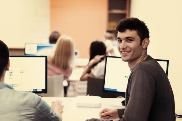 Grupo Estudiantes Tecnología Aula Escuela Laboratorio Computación —  Fotos de Stock