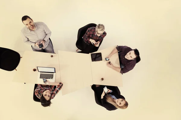 Vista Superior Del Grupo Personas Negocios Startups Multiétnicas Una Reunión — Foto de Stock