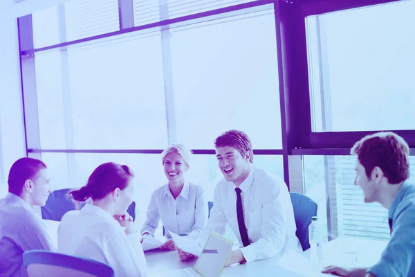 Grupo Jóvenes Empresarios Felices Una Reunión Oficina — Foto de Stock