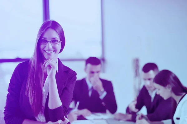 Feliz Jovem Mulher Negócios Com Sua Equipe Grupo Pessoas Segundo — Fotografia de Stock