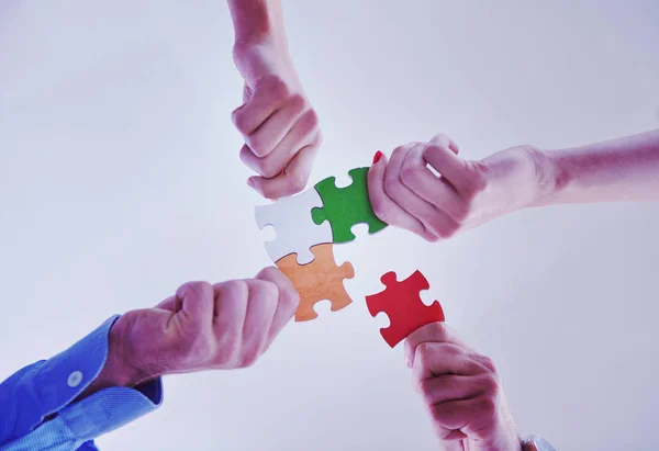 Grupa ludzi biznesu montaż jigsaw puzzle — Zdjęcie stockowe