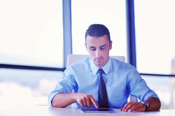 Business man using tablet computer — Stock Photo, Image