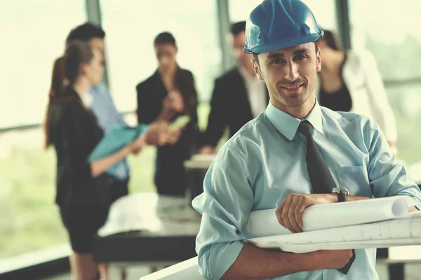 Grupo Gente Negocios Reunión Presentación Oficina Moderna Brillante Con Arquitecto — Foto de Stock