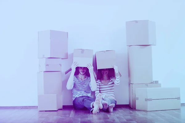 Happy Young Couple Moving New House Boxes — Stock Photo, Image