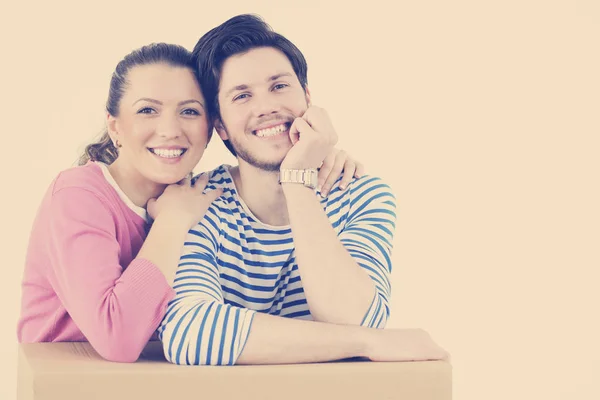 Heureux Jeune Couple Déménageant Dans Une Nouvelle Maison — Photo