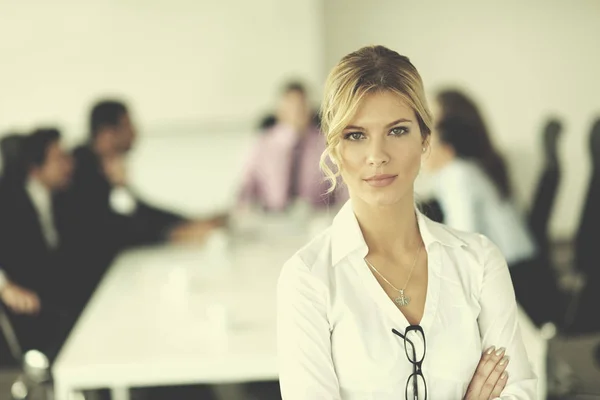 Successful Business Woman Standing Her Staff Background Modern Bright Office — Stock Photo, Image