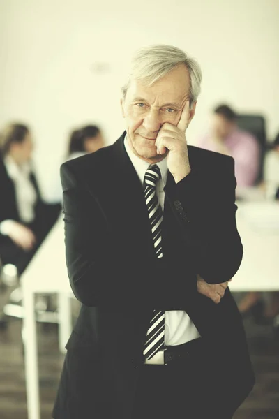 Geschäftsleute Team Bei Einem Meeting Einer Hellen Und Modernen Büroumgebung — Stockfoto