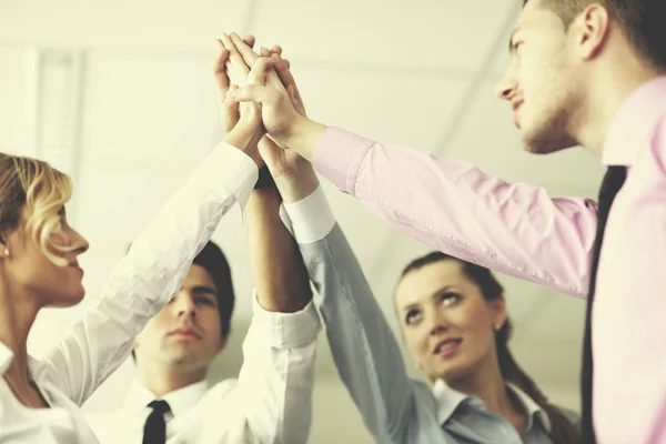 Gruppo Uomini Affari Unendo Mani Rappresentando Concetto Amicizia Lavoro Squadra — Foto Stock