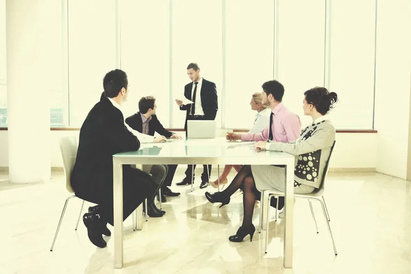 Grupo Jovens Empresários Têm Reunião Sala Conferências Discutem Sobre Novos — Fotografia de Stock