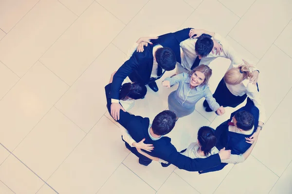 Affärsmän Grupp Hand Hand Och Stanna Som Team Cirkel Och — Stockfoto