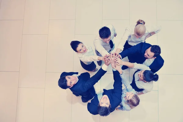 Geschäftsleute Schließen Sich Zusammen Und Bleiben Als Team Kreis Und — Stockfoto