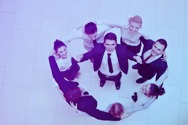 Zakenmensen Groep Bundelen Handen Verblijf Als Team Cirkel Vertegenwoordigen Concept — Stockfoto