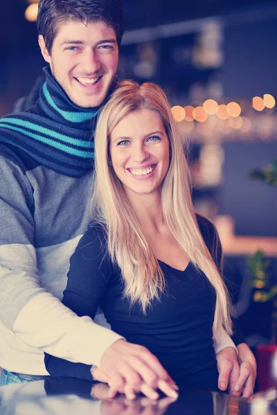 Retrato de um jovem casal feliz — Fotografia de Stock