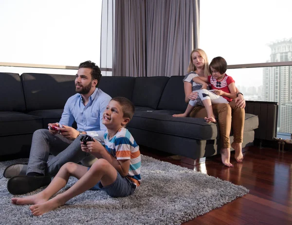 Happy Family Father Mother Children Playing Video Game Father Son — Stock Photo, Image
