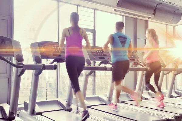 Group of people running on treadmills — Stock Photo, Image
