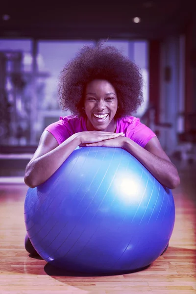 Happy African American Woman Curly Afro Hairstyle Gym Relaxing Pilates — Stock Photo, Image