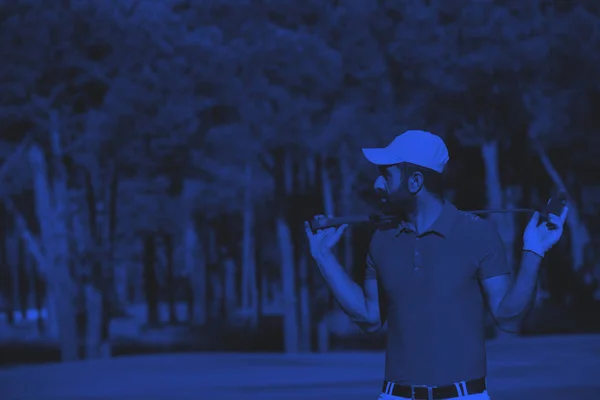 Retrato de jogador de golfe no curso — Fotografia de Stock