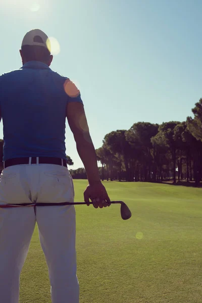 Jogador de golfe retrato de volta — Fotografia de Stock