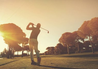 golf oyuncu kulübü ile atış isabet