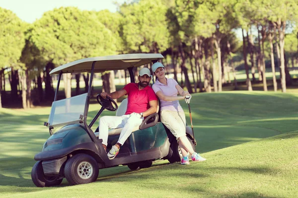 Casal Carrinho Buggy Campo Golfe — Fotografia de Stock