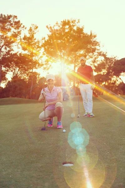 Retrato Feliz Jovem Casal Campo Golfe — Fotografia de Stock