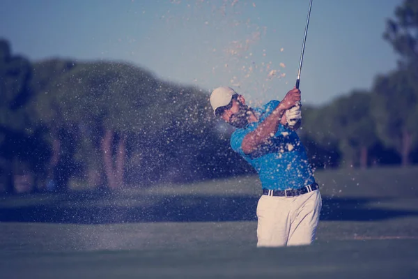 Jogador Golfe Profissional Tiro Bola Bunker Areia Curso — Fotografia de Stock