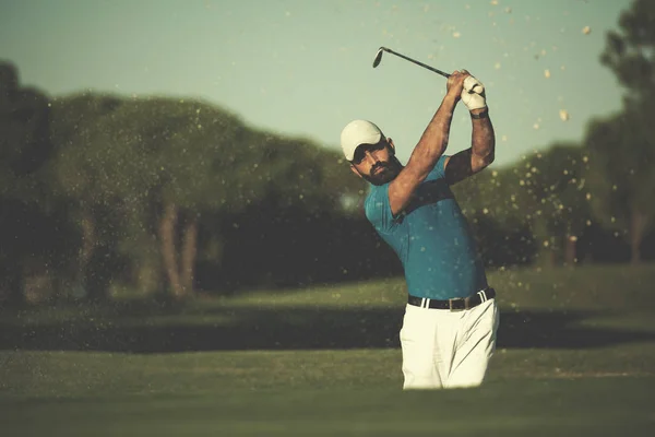 Pro Golf Spelare Sköt Bollen Från Sand Bunker Kurs — Stockfoto