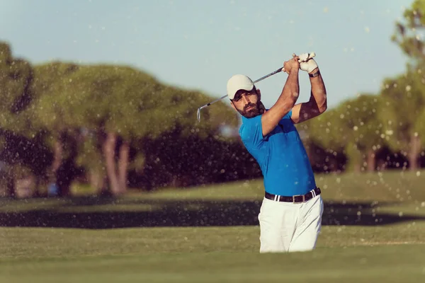 Jogador Golfe Profissional Tiro Bola Bunker Areia Curso — Fotografia de Stock