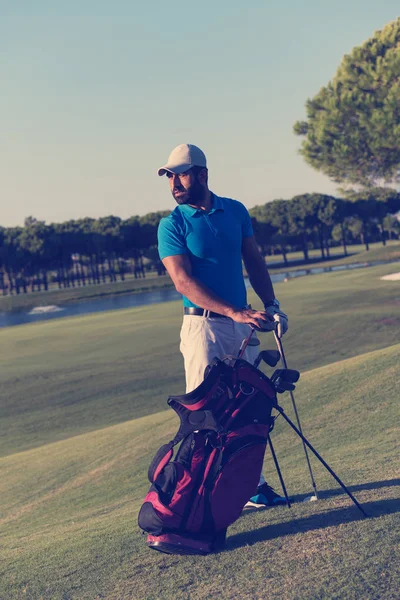 Bonito Médio Oriente Golfista Retrato Campo Golfe Dia Ensolarado — Fotografia de Stock