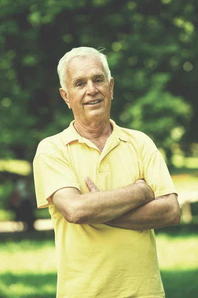 Portrait Smiling Elderly Man Outdoor Park — Stock Photo, Image