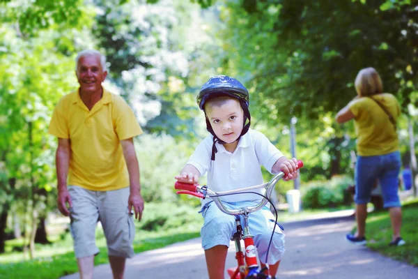 Heureux Grand Père Enfant Amusez Vous Dans Parc Par Belle — Photo