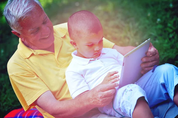 Grandfather Child Park Using Tablet Computer — Stock Photo, Image
