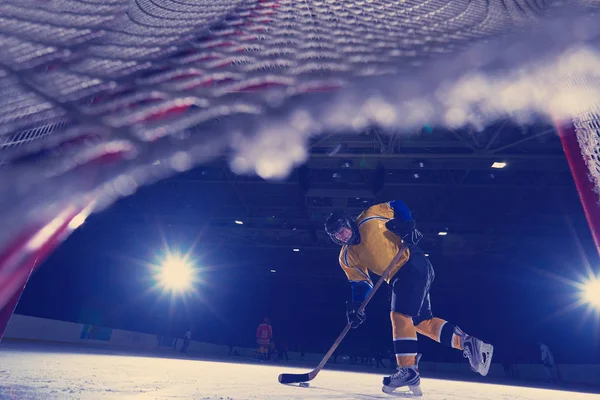 Une Jeune Fille Joueuse Hockey Sur Glace Action Donnant Coup — Photo